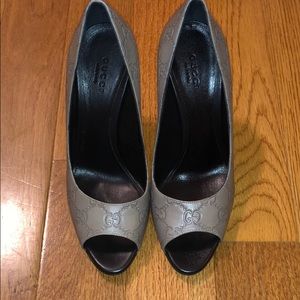 Gucci Aleppo peep toe pump size 38 “taupe”